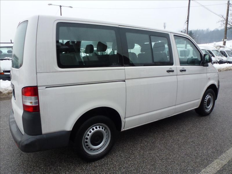 Volkswagen Transporter 2,0 TDi 9 míst - fotka 7 z 36