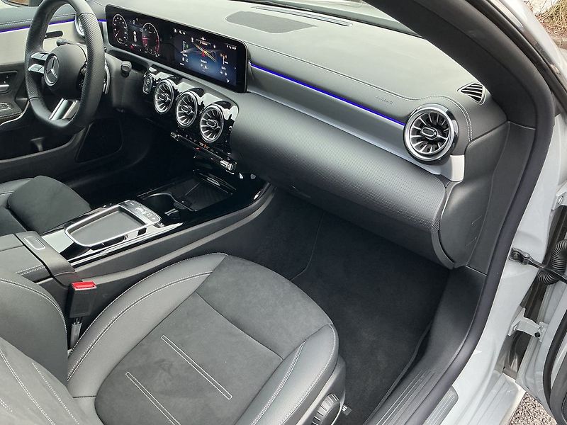 Mercedes-Benz CLA 200 d Shooting Brake  AMG - fotka 18 z 26