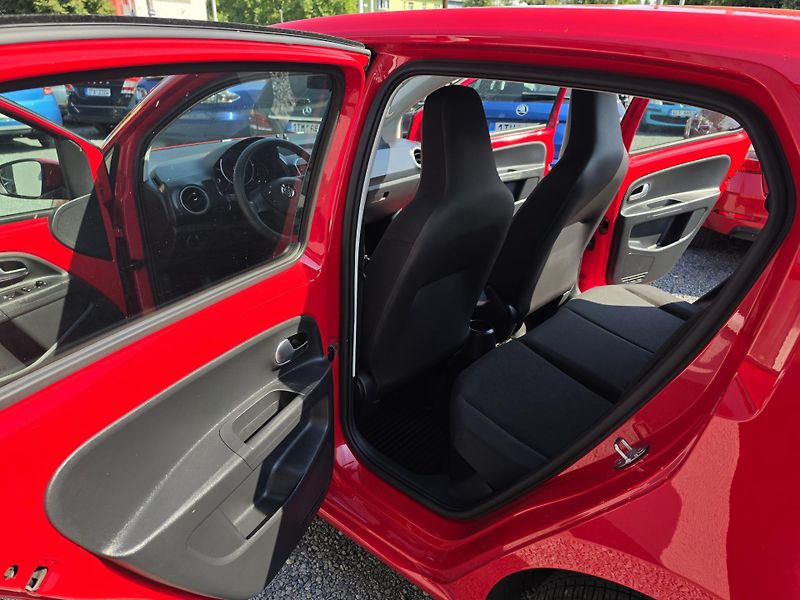 Volkswagen up! 1.0 MPI Parkovací senzory  - fotka 7 z 17