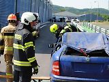 Hasiči se v rámci cvičení Rescue meeting zdokonalovali ve vyprošťování osob z auta, ale také jak uhasit elektromobil - především baterii.
