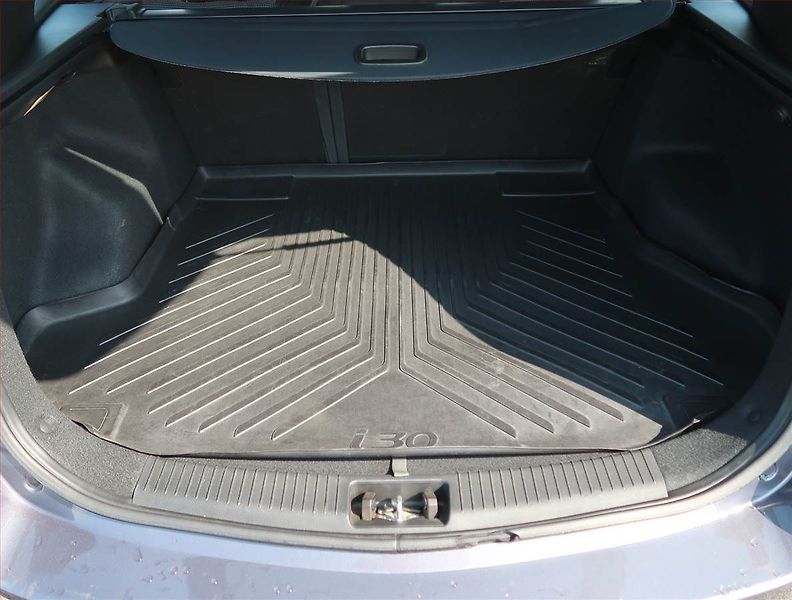 Hyundai i30 (2016) 1.6 MPI, Navi, Tempomat - fotka 13 z 16