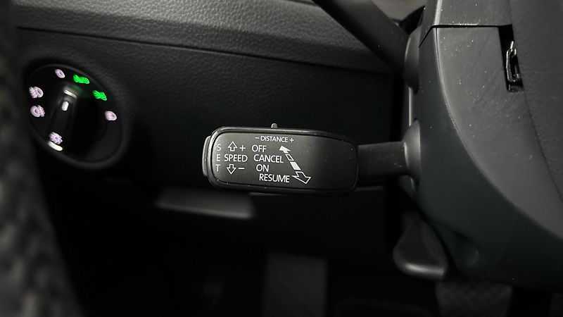 Škoda Superb 2.0 TDI DSG 4x4 Style Combi - fotka 14 z 31