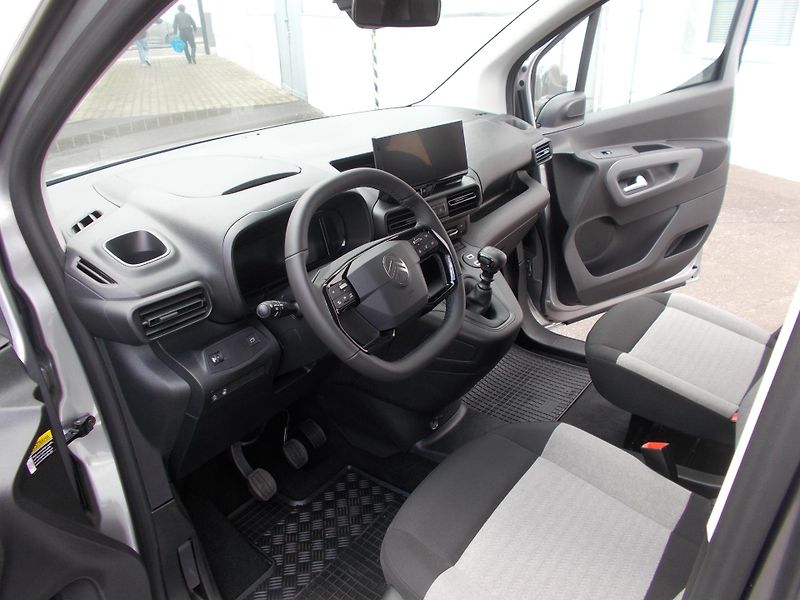 Citroën Berlingo (2026) PLUS Petrol 110k Manual - fotka 8 z 16