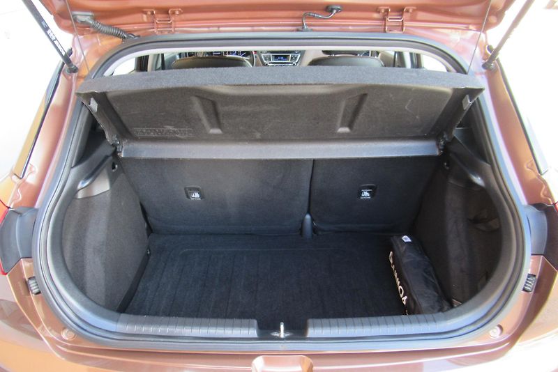 Hyundai i20 1.2i KLIMA PŮVOD ČR 1 MAJITEL - fotka 16 z 19