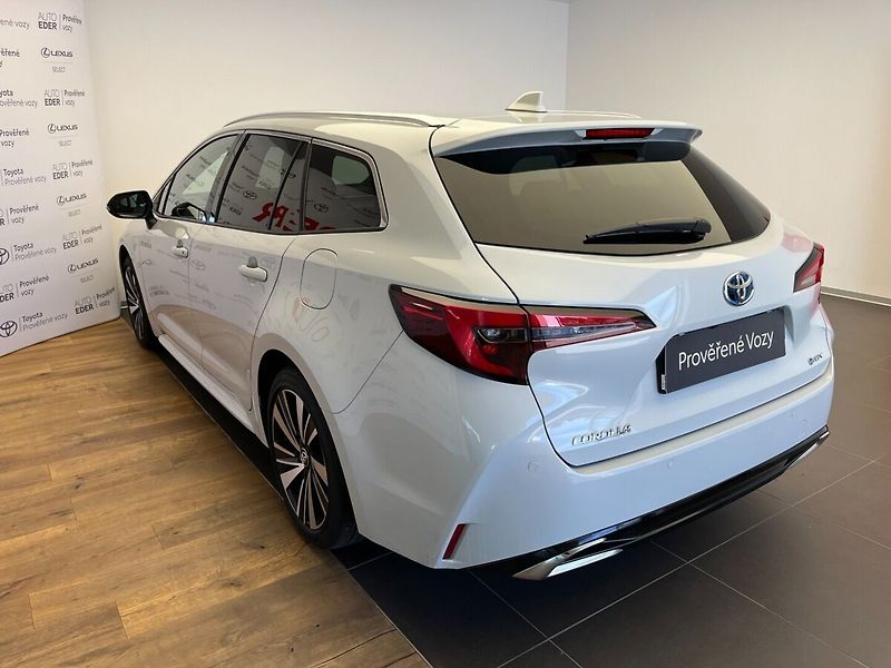 Toyota Corolla TS 1.8L Hybrid CVT Style - fotka 6 z 24