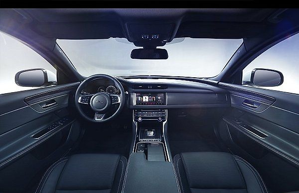Jaguar XF.