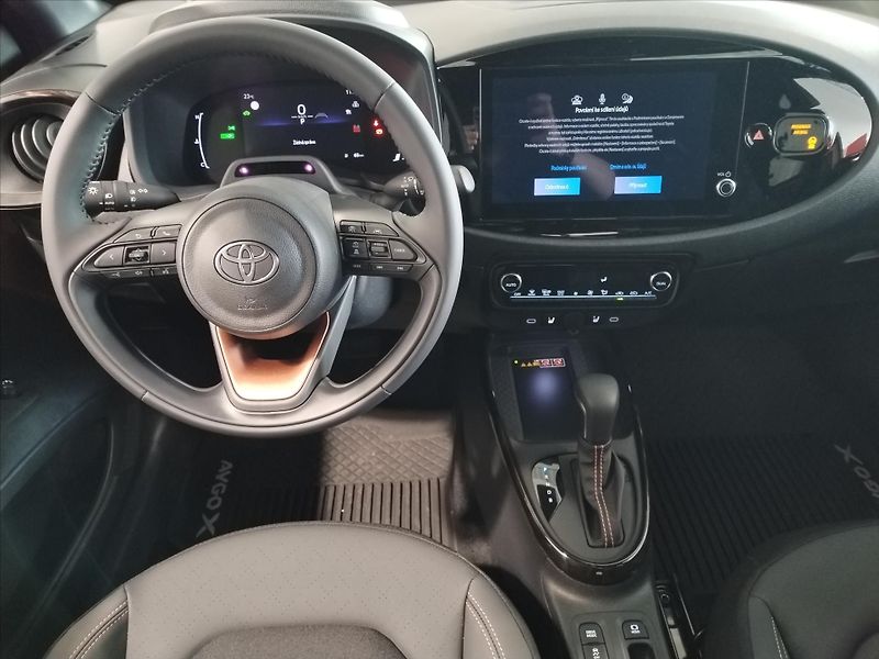 Toyota Aygo (2025) 1,5 HYBRID e-CVT 116 k  EXECUT - fotka 4 z 8