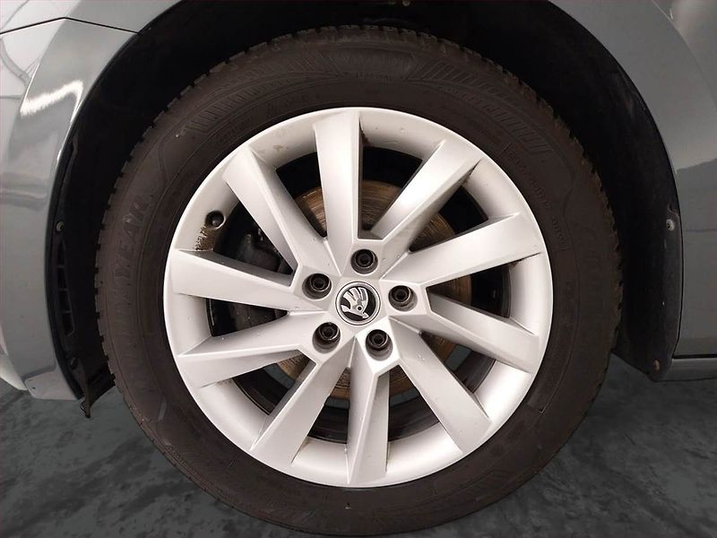 Škoda Superb (2018) 2.0 TDI, Automat, Navi - fotka 15 z 23