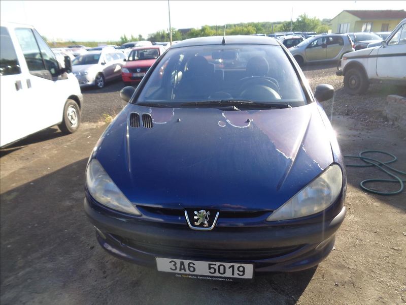 Peugeot 206 1,1 - fotka 5 z 12