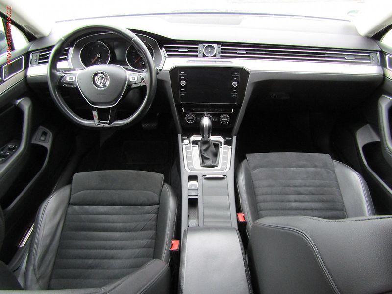 Volkswagen Passat (2018) 2.0TDi, Highline, DSG, LED - fotka 8 z 21