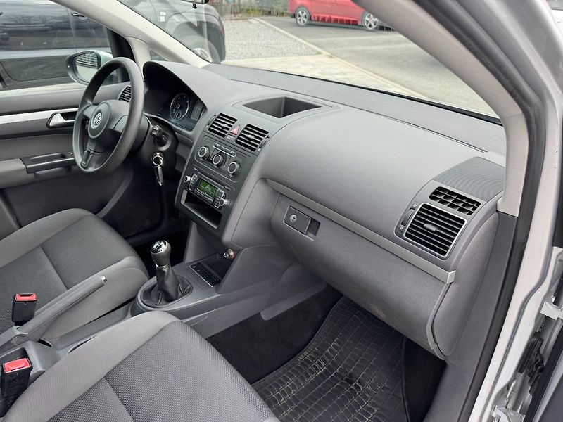 Volkswagen Touran (2012) Trendline 1.6 TDI 77kW - fotka 26 z 31