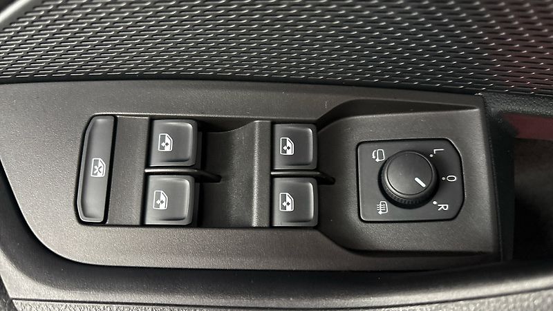 Škoda Octavia 2.0 TDI DSG Style Combi - fotka 22 z 27