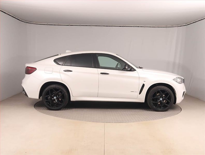 BMW X6 (2017) M Paket xDrive30d - fotka 6 z 17