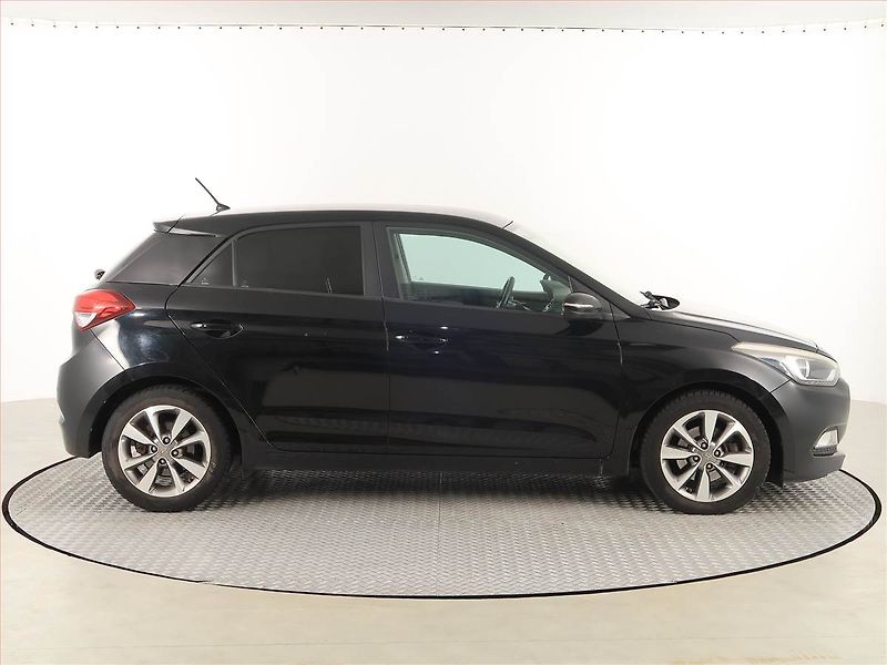 Hyundai i20 (2015) 1.1 CRDi, Serv.kniha, Tempomat - fotka 6 z 17