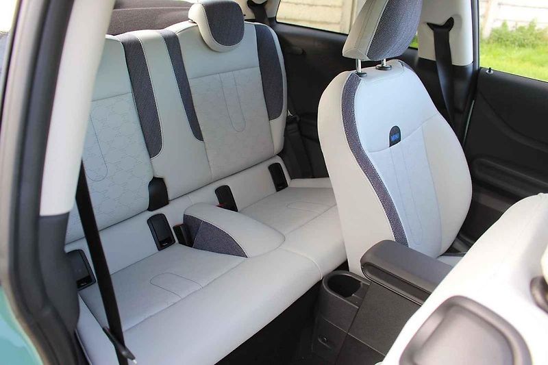 Mini Cooper S stále vyhoví nadšeným řidičům