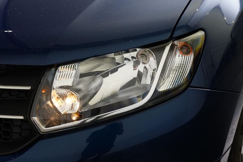 Dacia Logan - fotka 9 z 29