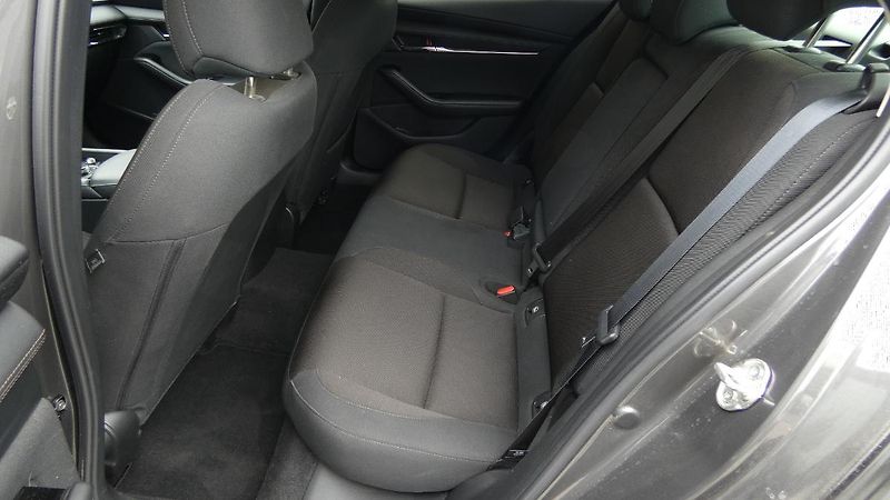Mazda 3 Prime-line 2.0 e-Skyactiv G150 - fotka 19 z 23