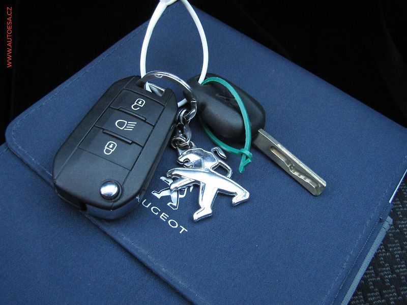 Peugeot 308 (2018) 1.2 PT, 2.maj,ČR, Active - fotka 19 z 19