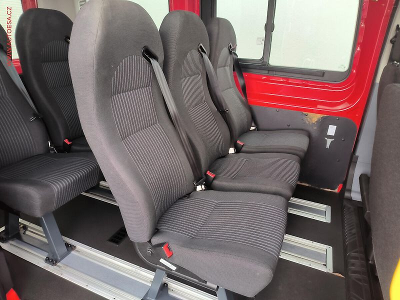 Ford Transit (2016) 2.2TDCi L2H2 9míst, AC - fotka 11 z 19
