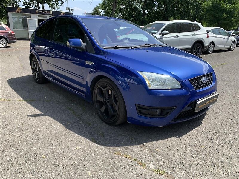Ford Focus 2,5 ST 225 166 KW - fotka 3 z 17