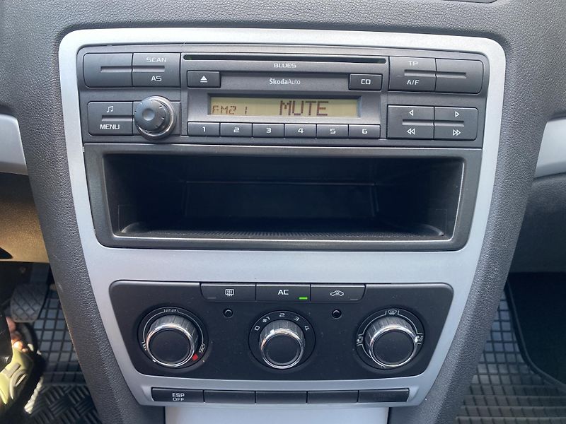 Škoda Octavia 1.6i 75kW - KLIMATIZACE - PDC - fotka 17 z 35