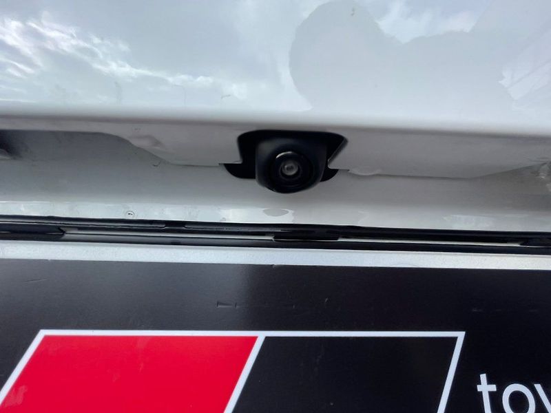 Toyota C-HR 1.8 Hybrid automat 140HP Style - fotka 12 z 23