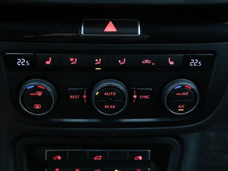 Volkswagen Sharan 2,0 TDI 130kW DSG 4Motion CZ - fotka 22 z 33