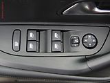 Peugeot 2008 (2021) 1.2PT, Allure - náhled 11