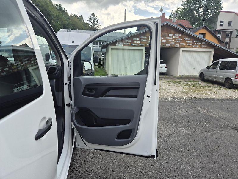 Opel Vivaro E FLEXSPACE L 6 MÍST - fotka 30 z 37