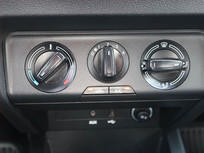 Škoda Fabia (2015) 1.2 TSI, Tempomat - fotka 16 z 17