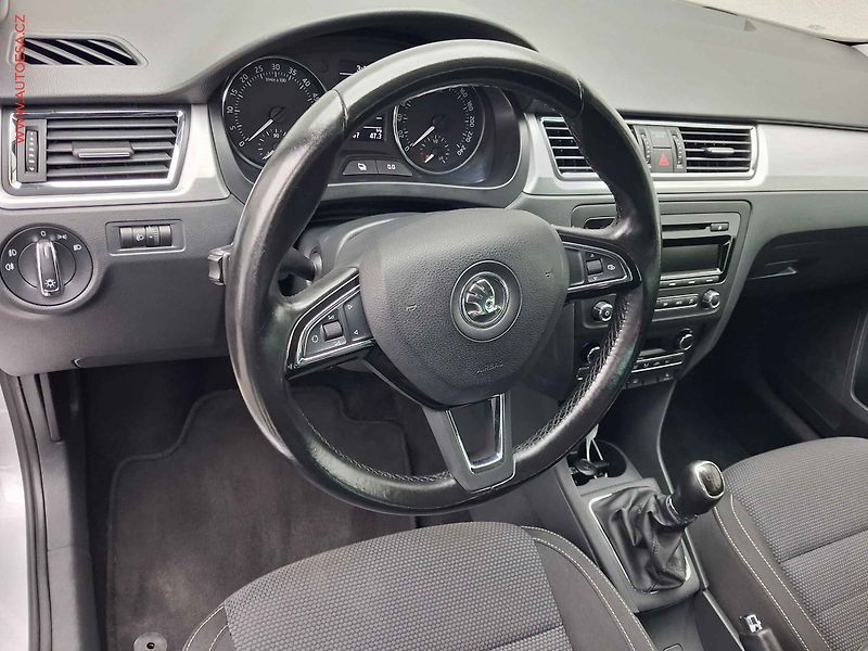 Škoda Rapid (2014) 1.6 TDi, Elegance, xenon - fotka 12 z 17