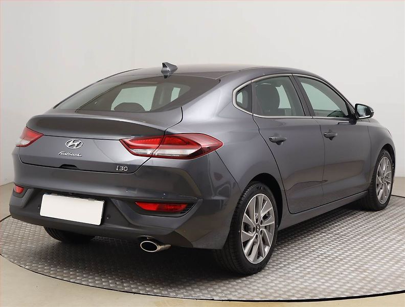 Hyundai i30 (2019) 1.4 T-GDI, Automat, Serv.kniha - fotka 5 z 21