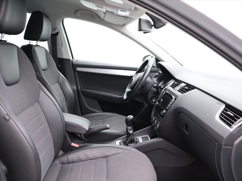 Škoda Octavia 1,4 TSI 103kW Elegance+ Xenon - fotka 11 z 32