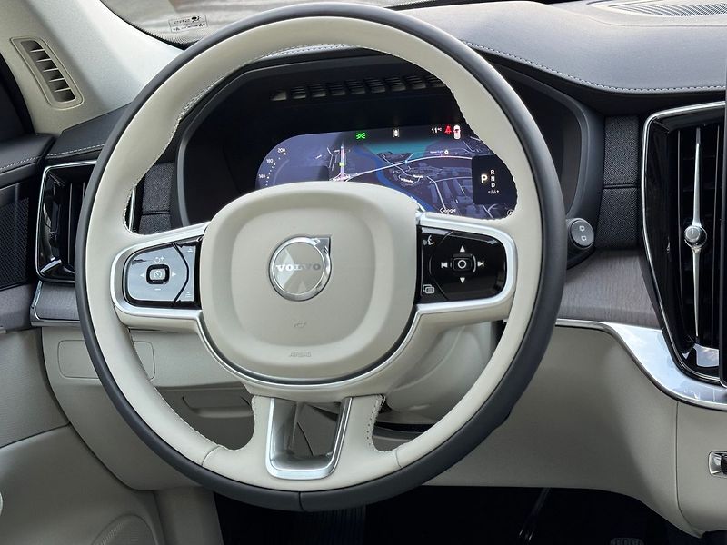 Volvo XC90 (2025) PLUS T8, ventilace, kamery 360 - fotka 16 z 22