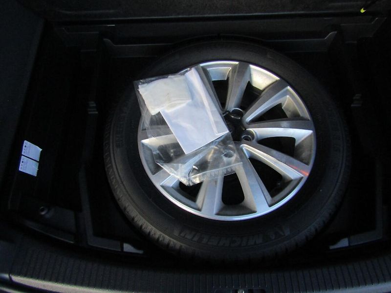 Volkswagen Touran (2011) 1.6 TDI 77kW  ROZVODY - fotka 25 z 47