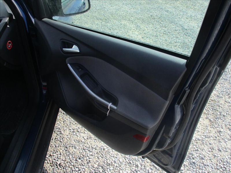 Ford Focus 1,6 i, klimatizace,serviska,CZ - fotka 10 z 36