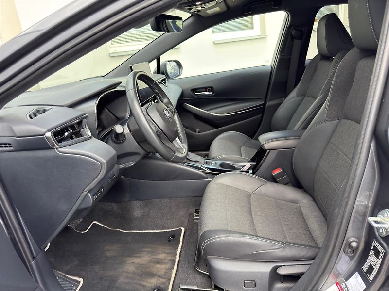 Toyota Corolla 1,8 Style, Hybrid - fotka 8 z 20