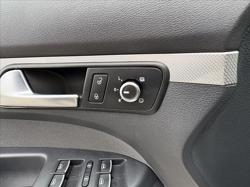 Volkswagen Touran 2,0 TDi 103kW Xen,Pano,Nez.top - fotka 5 z 42