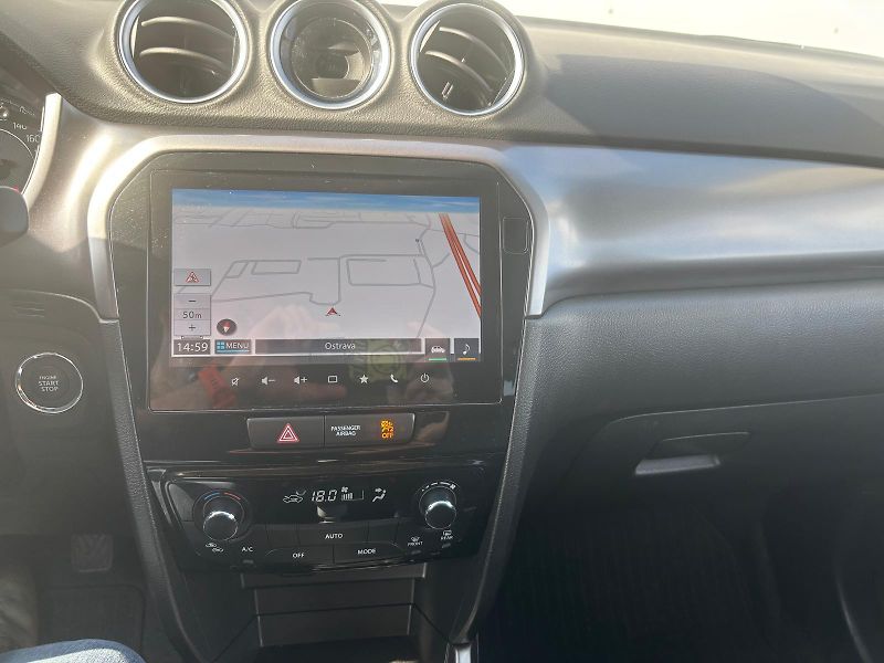 Suzuki Vitara 1,4 BoosterJet Premium Hybrid - fotka 19 z 29