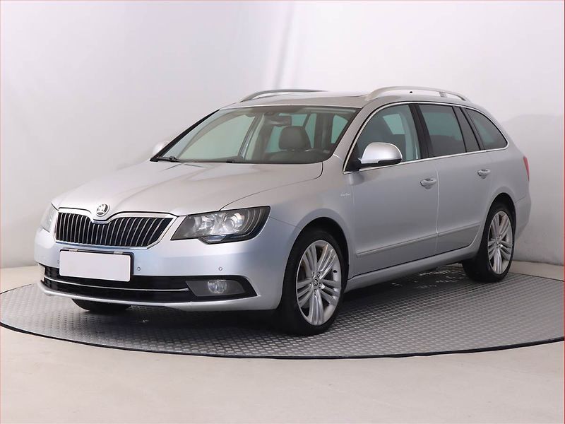 Škoda Superb (2013) Laurin&Klement 2.0 TDI - fotka 2 z 21