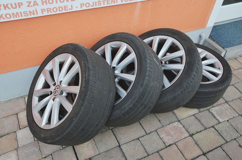 Volkswagen Passat (2014) 2.0 TDi 103kW Highline / ČR  - fotka 11 z 33