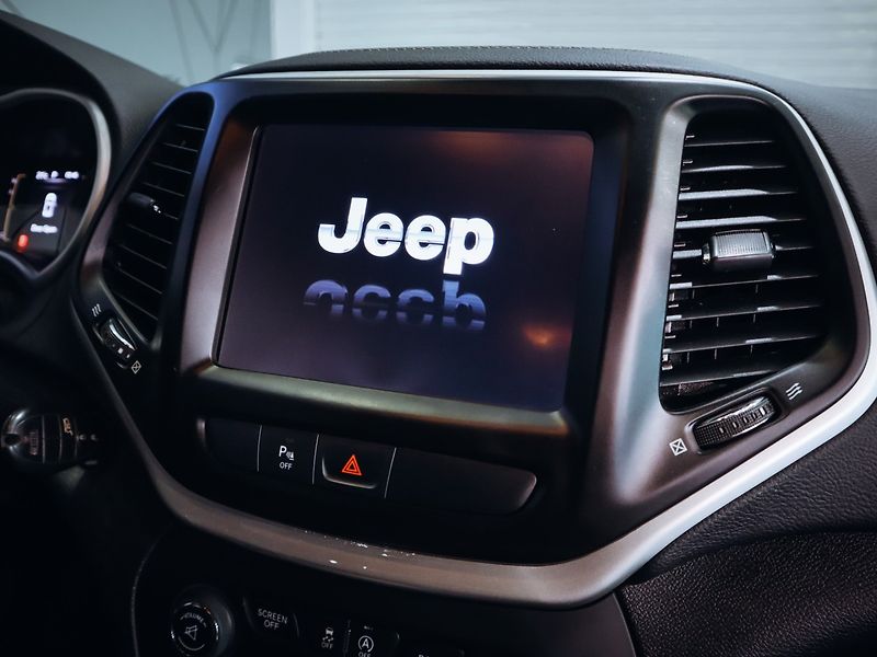 Jeep Cherokee 2.2 MJT 4WD Limited - fotka 26 z 32