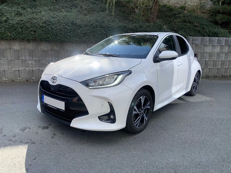 Toyota Yaris 1.5 HYBRID 96 kW 1.MAJITEL - fotka 2 z 16