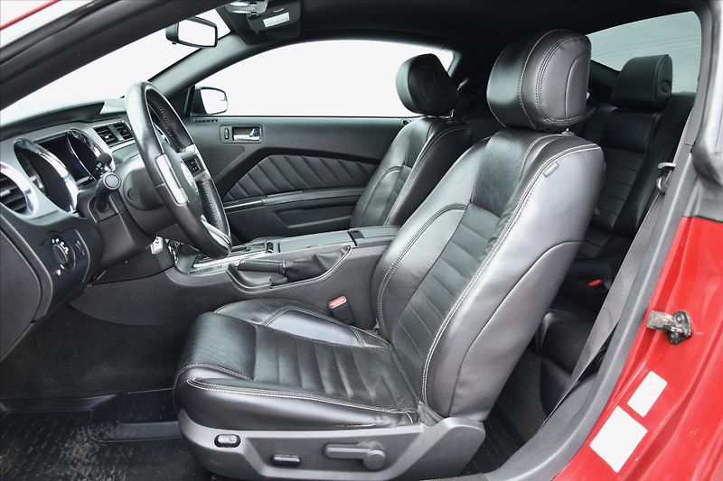 Ford Mustang GT 3.7i 227kW AUTOMAT - fotka 9 z 22