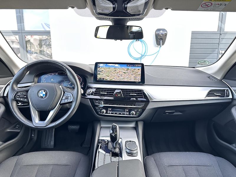 BMW Řada 5 520d Touring, Head-up, Tažné - fotka 6 z 26
