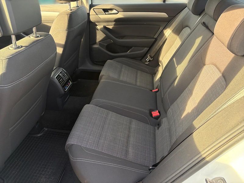 Volkswagen Passat (2021) BUSINESS 2.0TDI 110kW CZ DPH - fotka 8 z 11