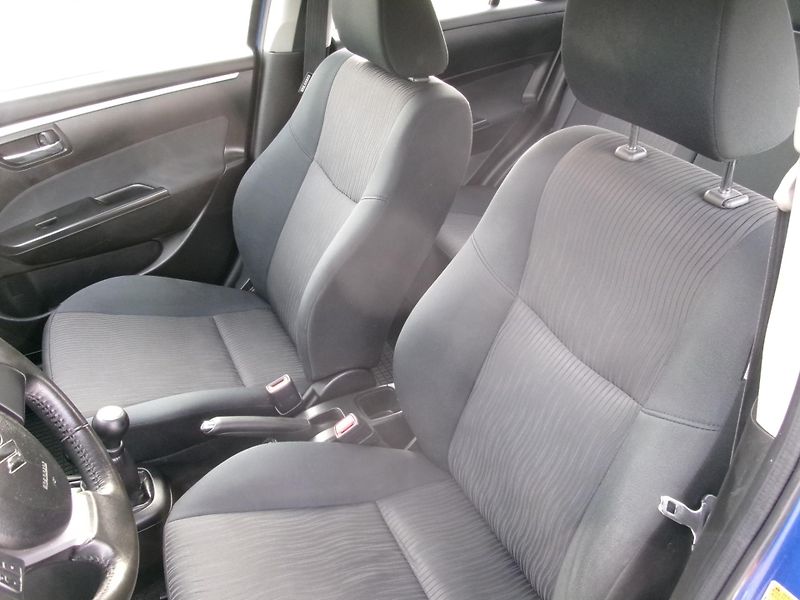 Suzuki Swift (2011) 1,3i KLIMA 4x4 VÝHŘEV USB - fotka 11 z 25