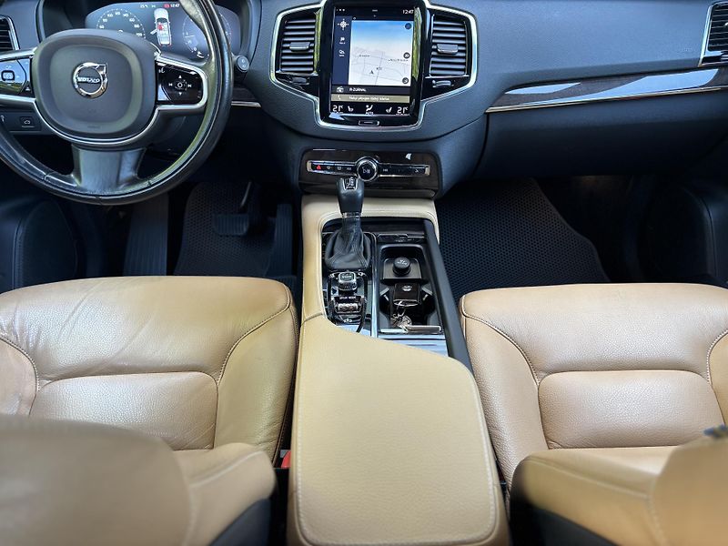 Volvo XC90 (2017) D5 AWD, 4X4, REZERVACE - fotka 13 z 21