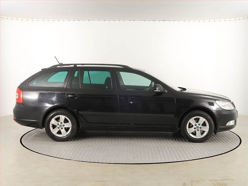 Škoda Octavia (2012) Ambiente 1.6 TDI, Navi - fotka 6 z 17