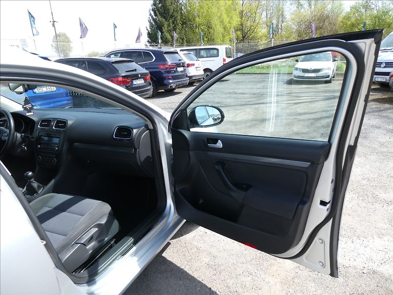 Volkswagen Golf 1,4 TSi 90kW STYLE - fotka 22 z 43